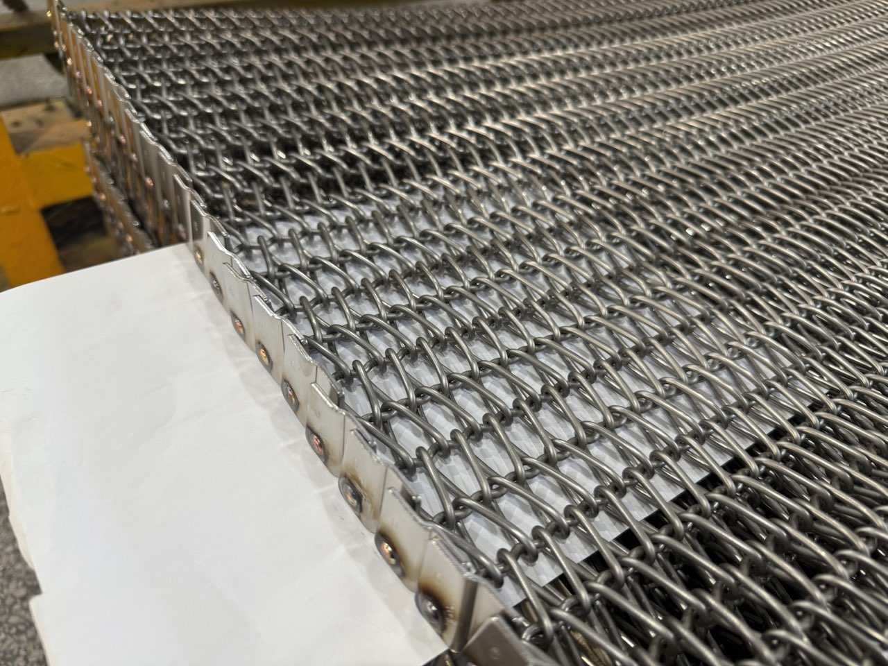 破解燒結爐網帶損耗難題：關西金屬網邊緣工藝，讓壽命倍增的核心密碼